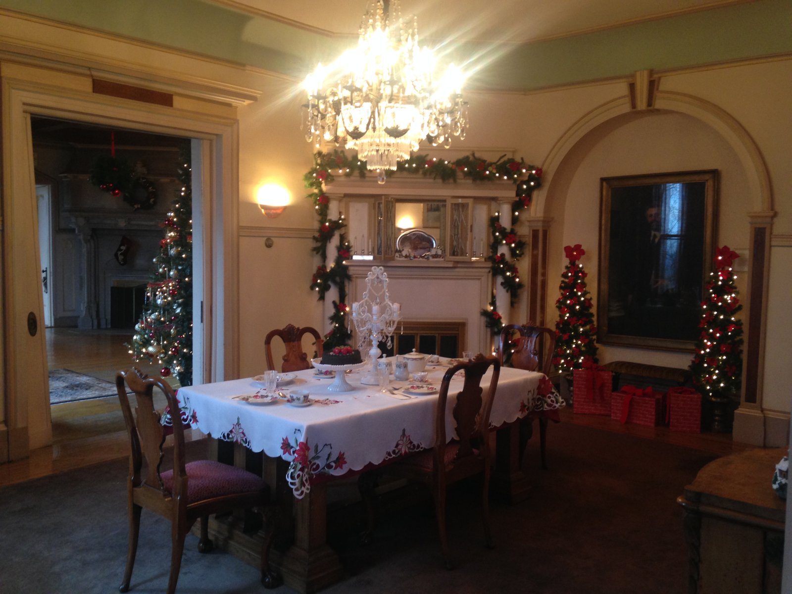 Kip's Castle dining room