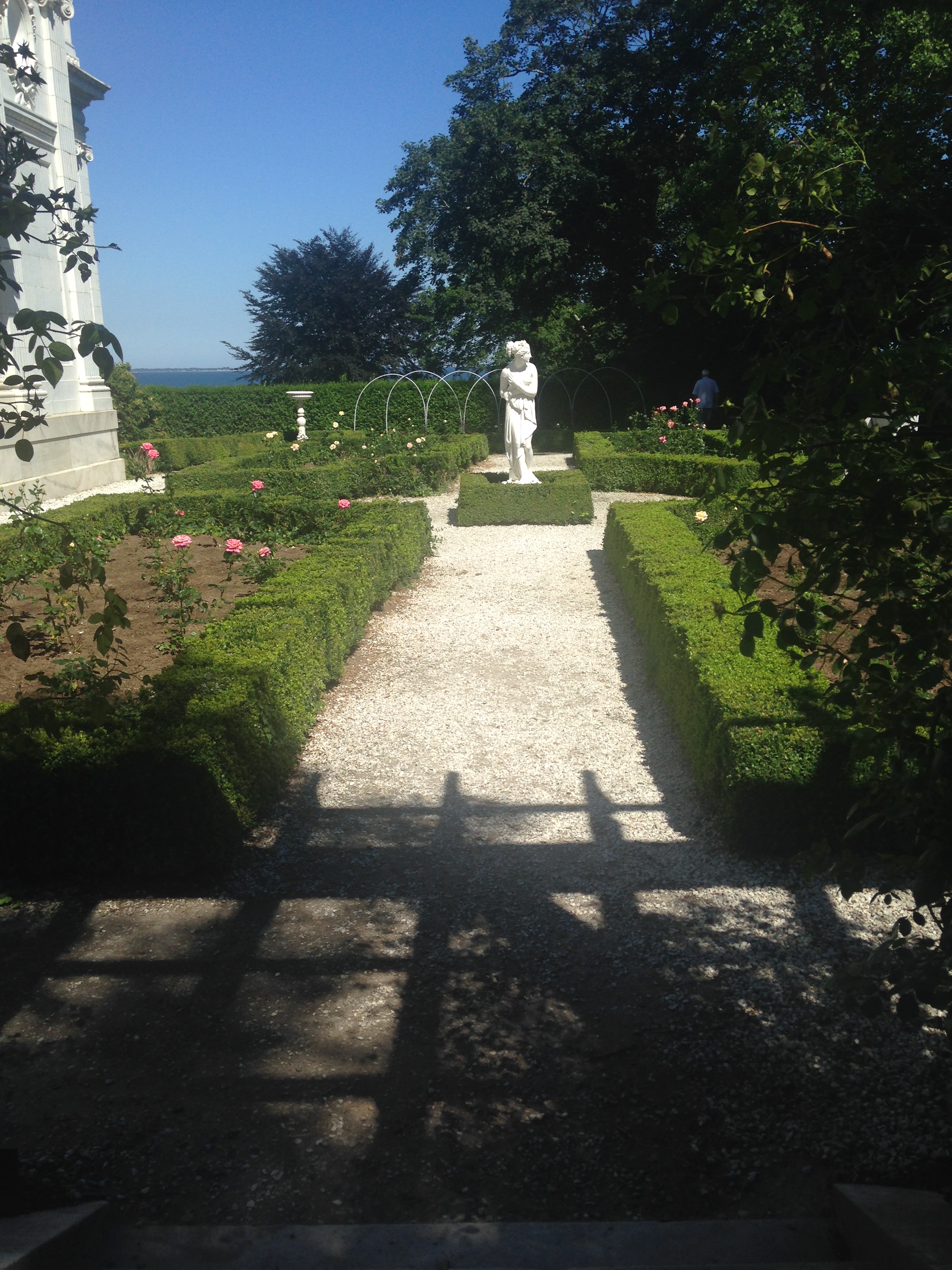 Rosecliff garden