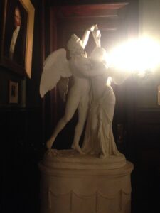 Chateau-sur-Mer statue 2