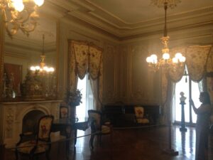 Chateau-sur-Mer ballroom 2