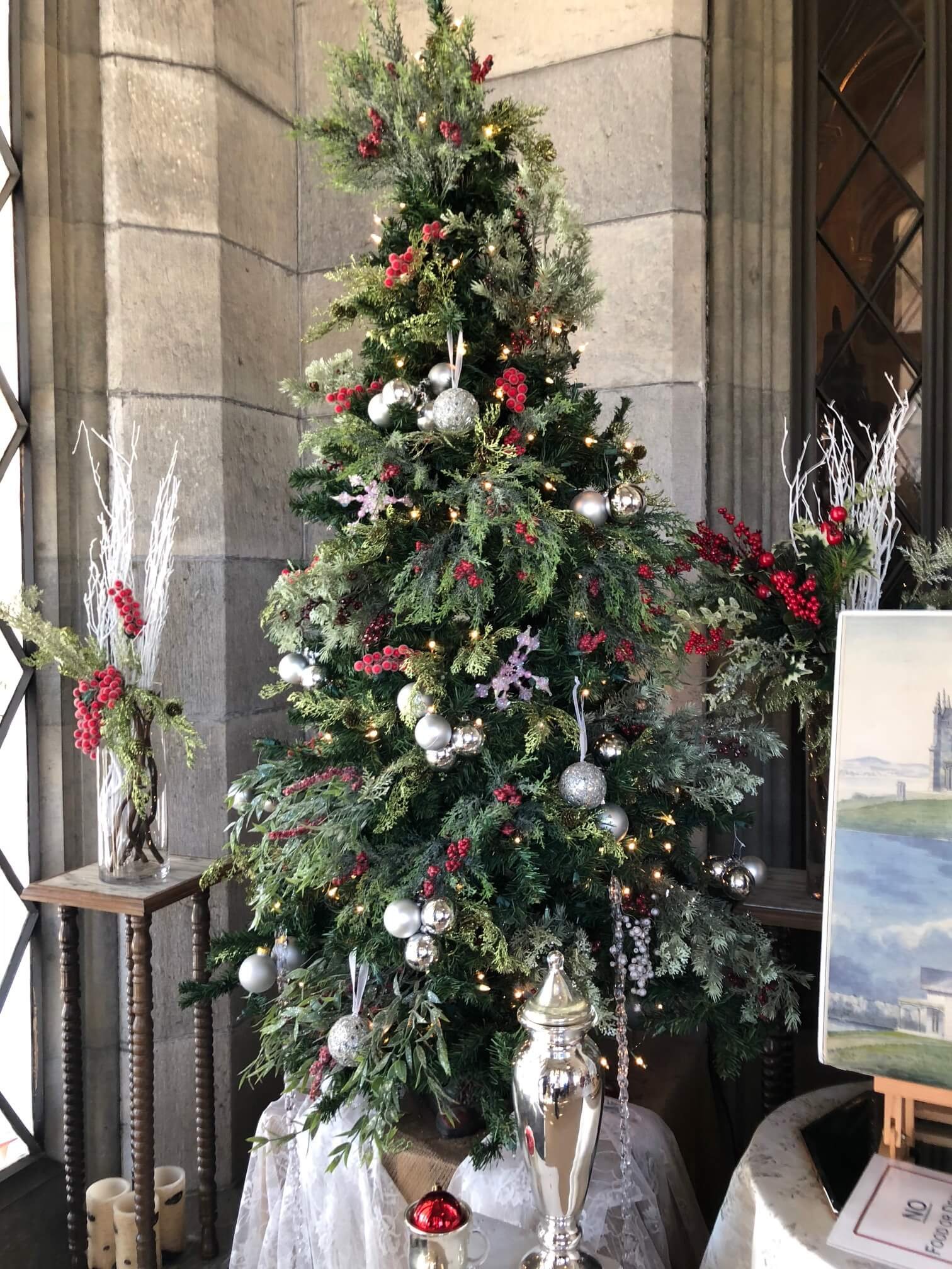 Lyndhurst at Christmas green tree