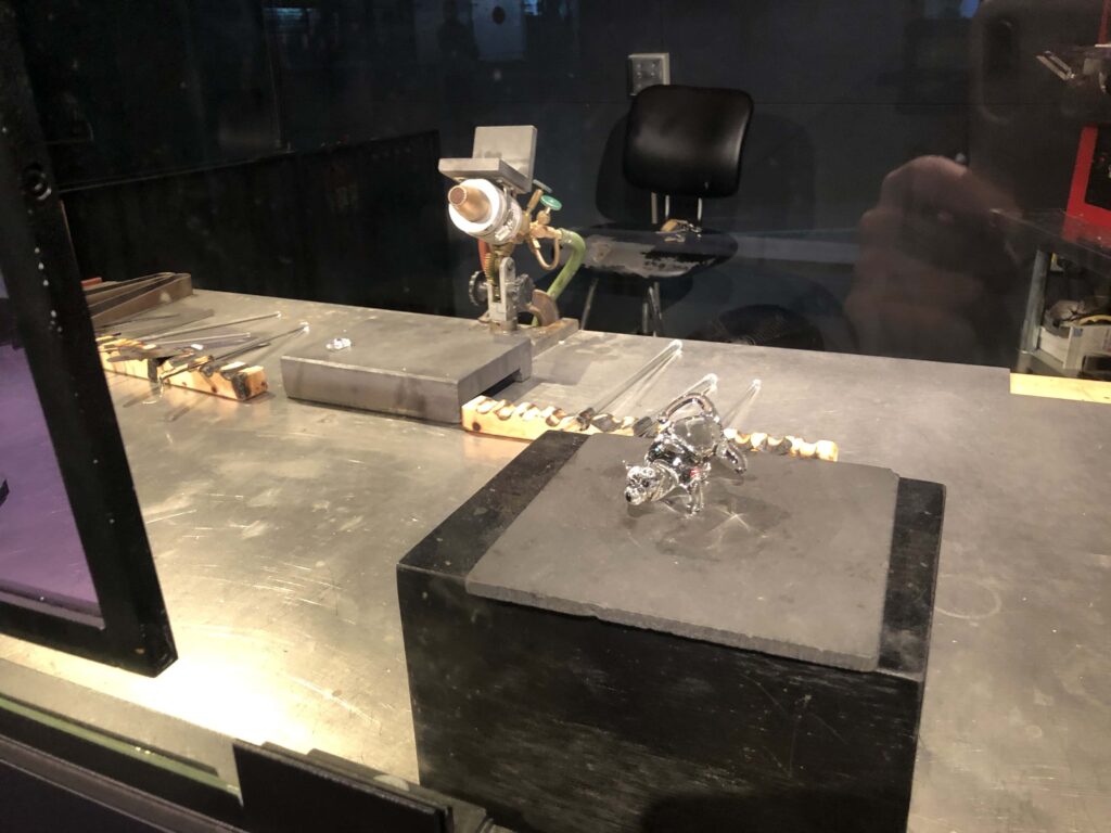 Glass-working tools with a small glass cat