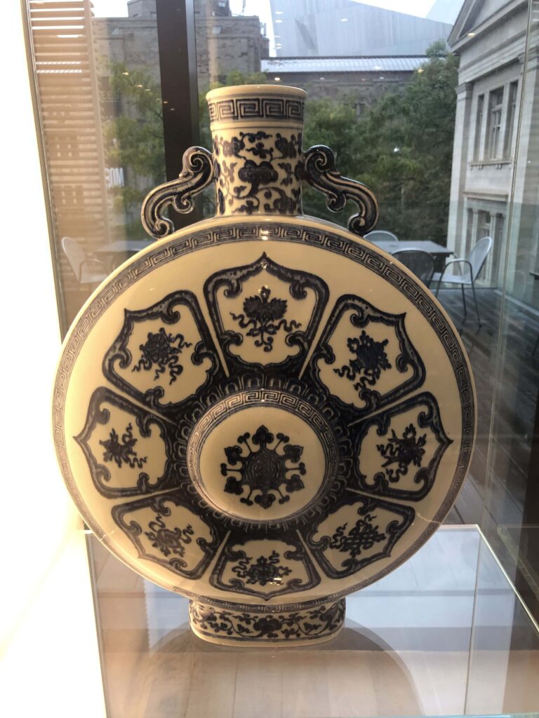 Blue-and-white porcelain circular flask with Chinese motifs